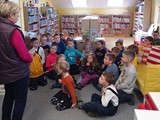 Předškoláci v místní knihovně